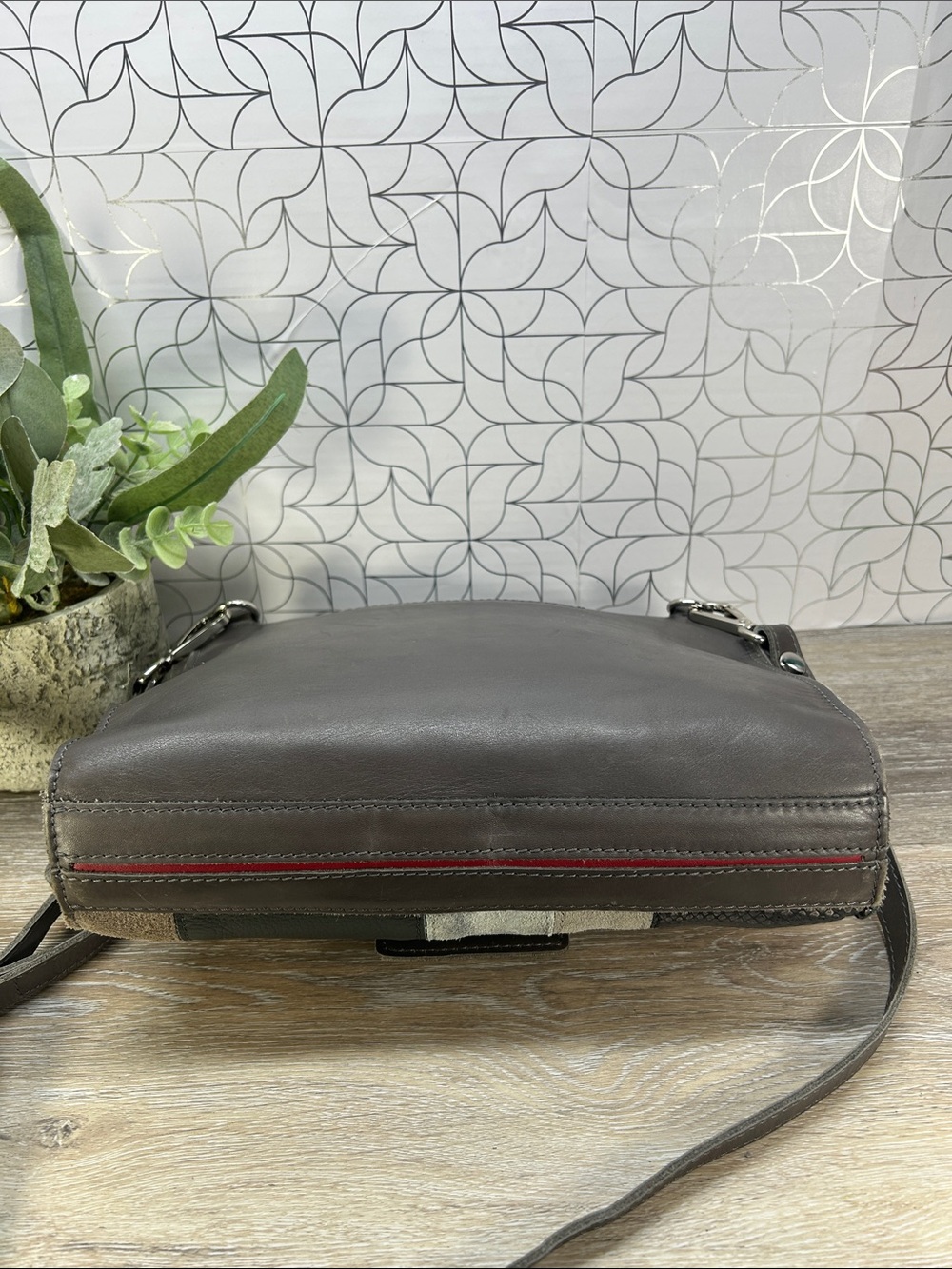 4988 Hammitt Crossbody or Shoulder Bag Interior 934988 - Picture 3 of 12